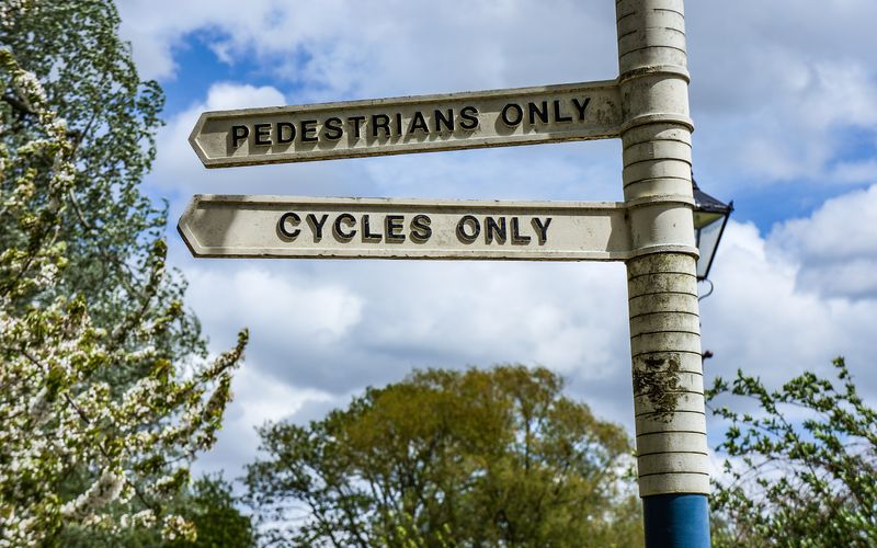 Pedestrians/Cycles Only