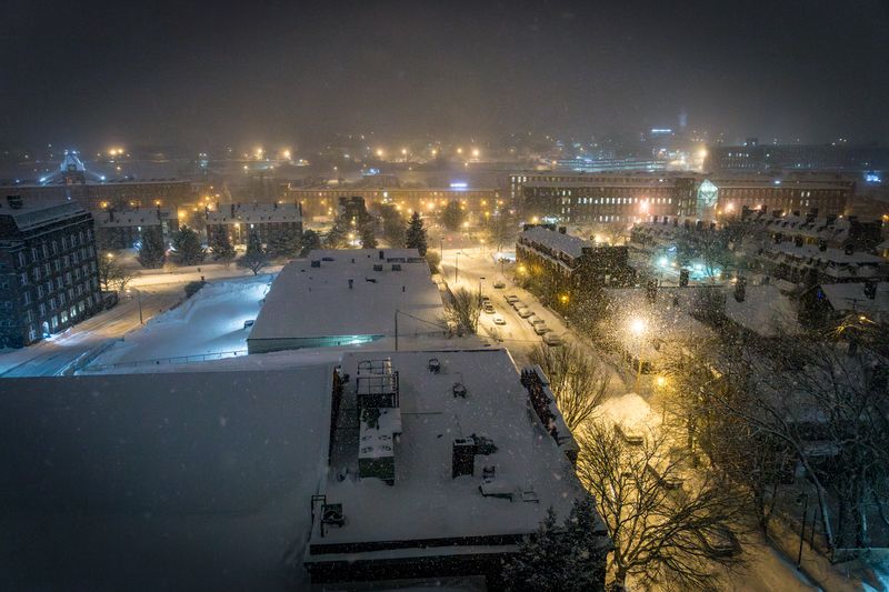 It's snowing
